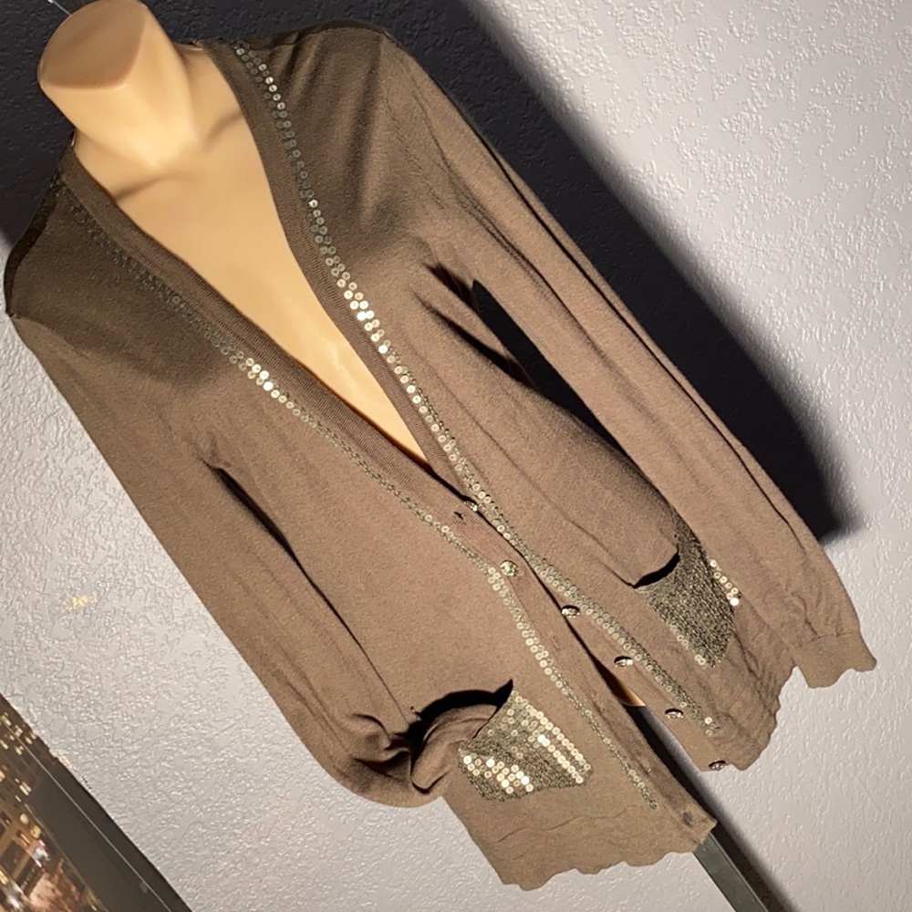 BKE BOUTIQUE - olive sweater w long slvs, jewel buttons & sequin pockets - M